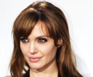 Angelina Jolie Biografi