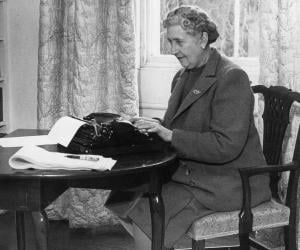 Agatha Christie Biyografi